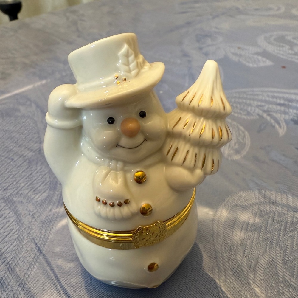 Lenox‎ White and Gold Snowman with Tree Figurine
